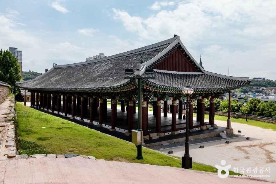 여수 진남관 모습 (한국관광공사 사진)