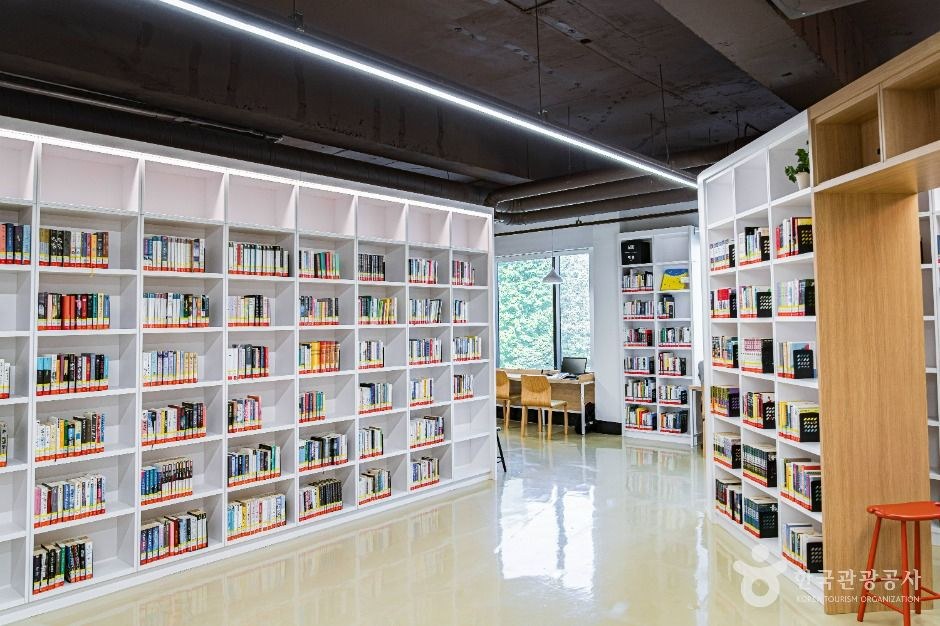 전주완산도서관 모습 (한국관광공사 사진)