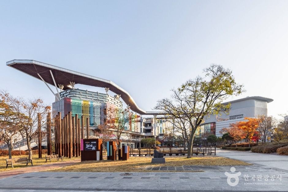 한국전통문화전당 모습 (한국관광공사 사진)