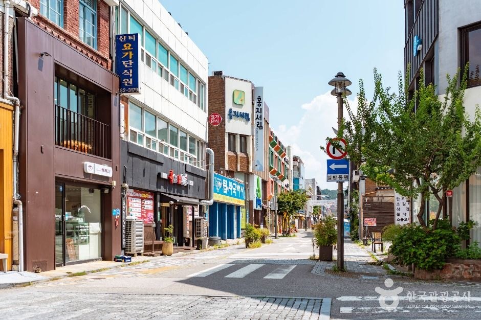 전주 동문예술거리 모습 (한국관광공사 사진)