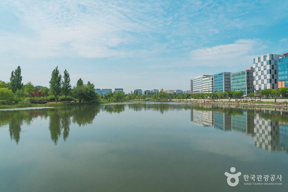 서울식물원 호수공원 모습 (한국관광공사 사진)