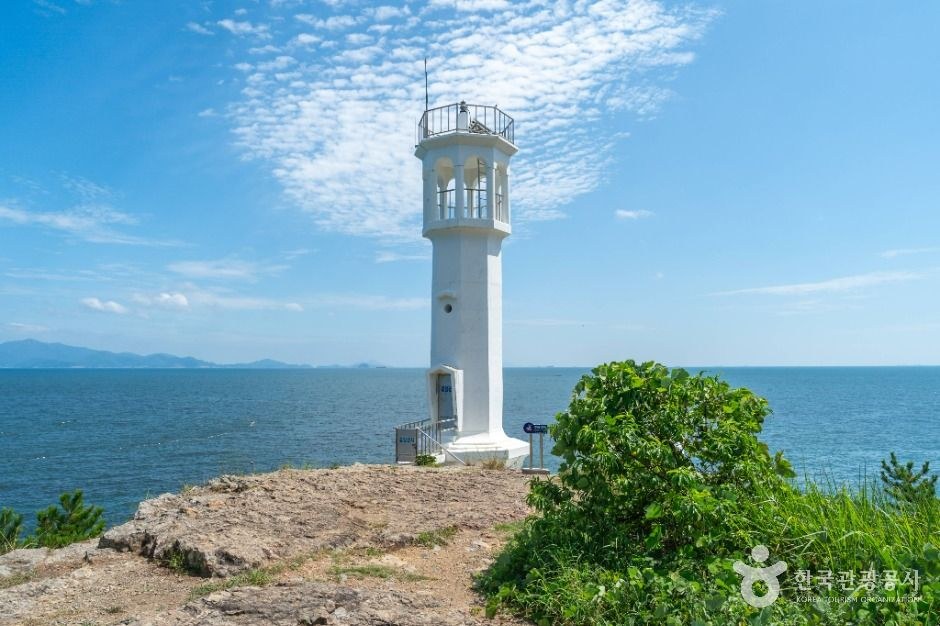 큰끝등대 모습 (한국관광공사 사진)