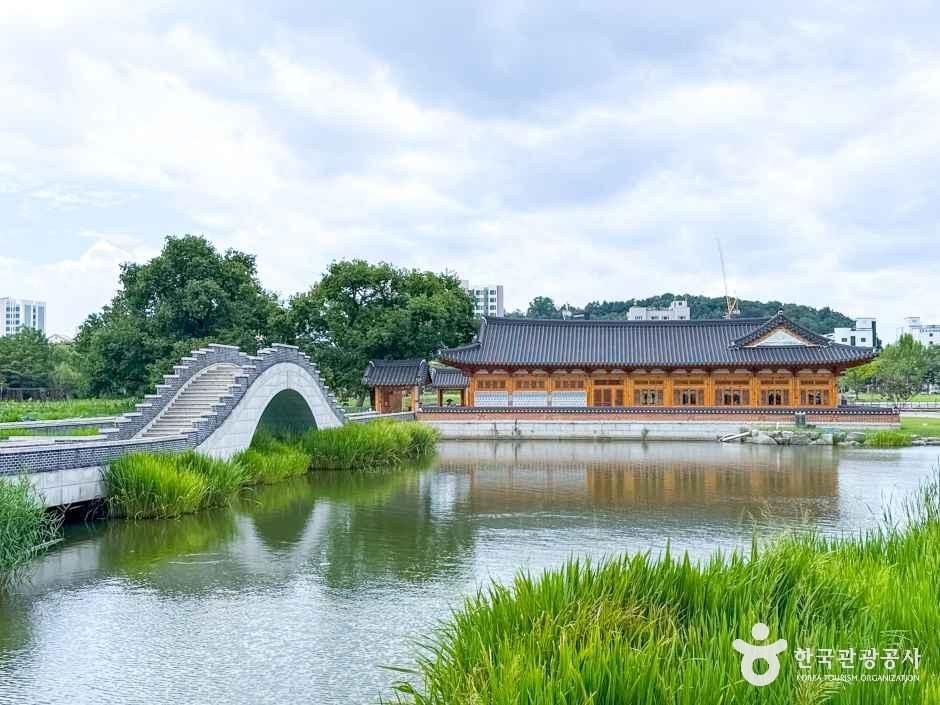 연화정 도서관 모습 (한국관광공사 사진)