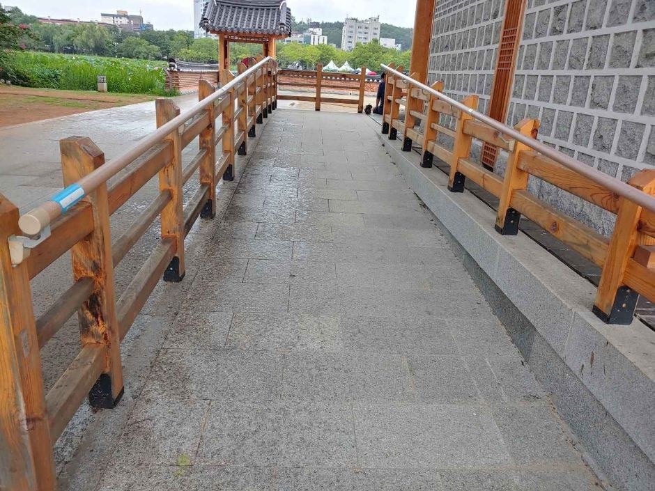전주 연화정 도서관 모습 (한국관광공사 사진)