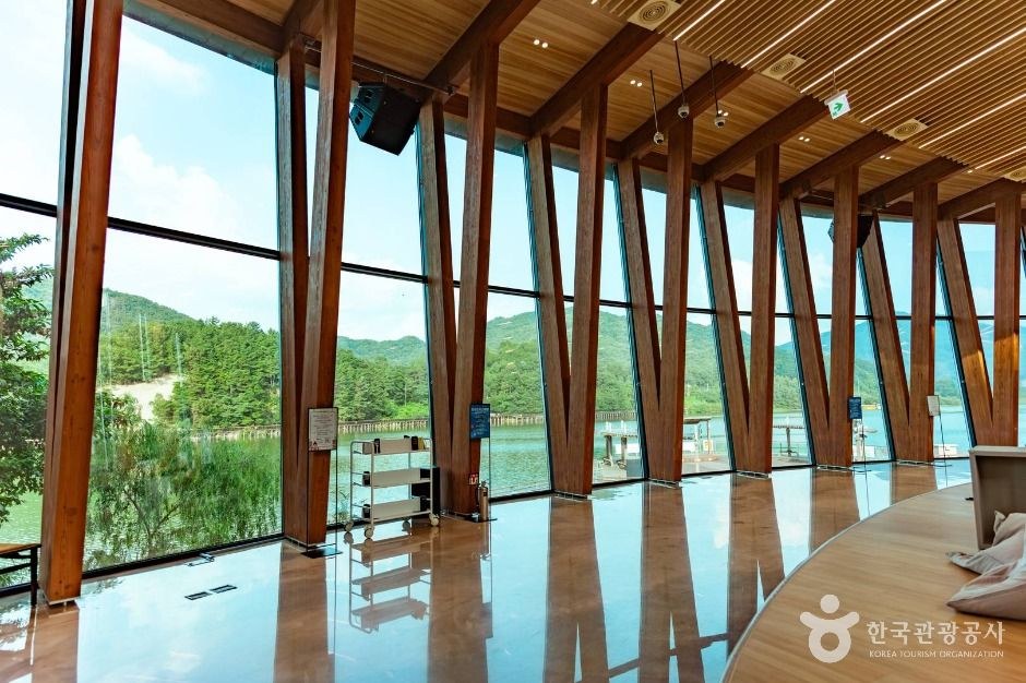 아중호수도서관 모습 (한국관광공사 사진)