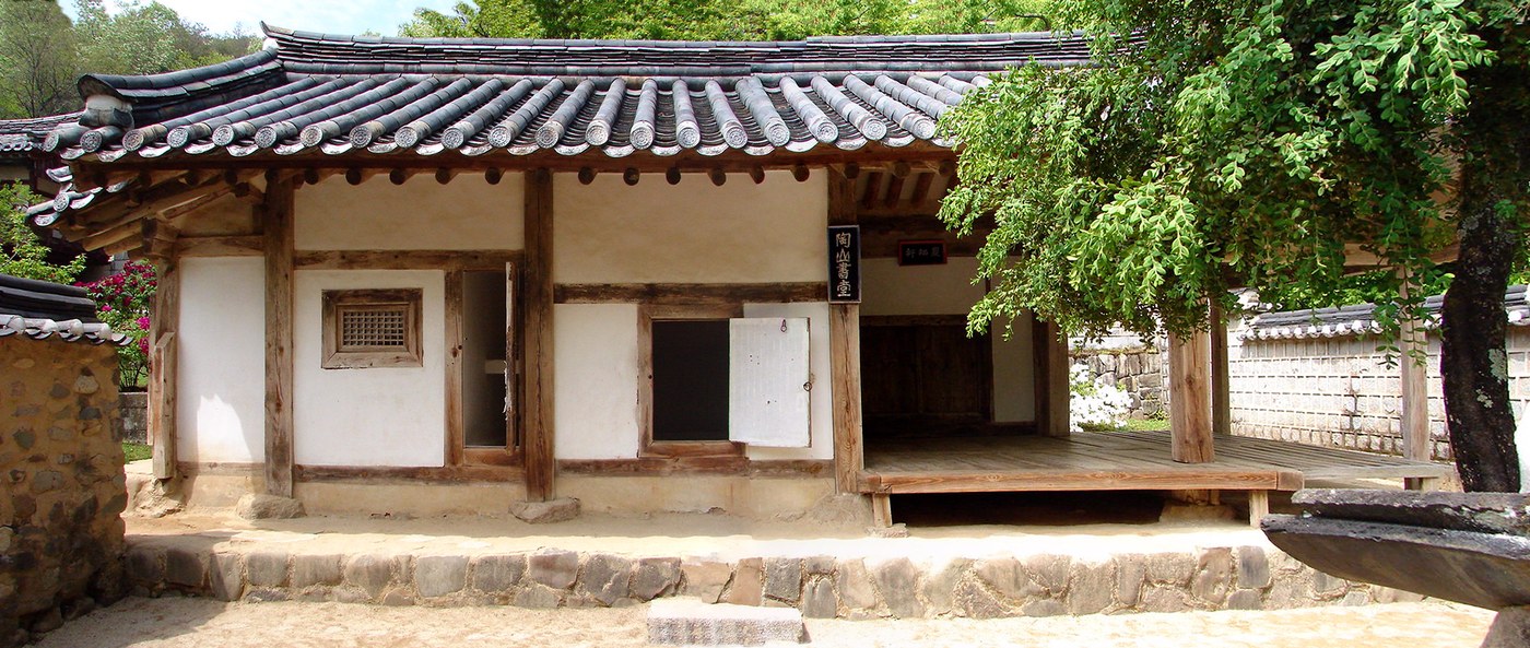 도산서원의 기와지붕 건물과 마루 (2006년)